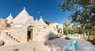 Vendita Villa Con Trulli e piscina – Contrada Lamatroccola, Ostuni (Brindisi)